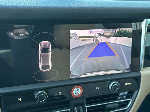 Used 2025 Porsche Macan image 20