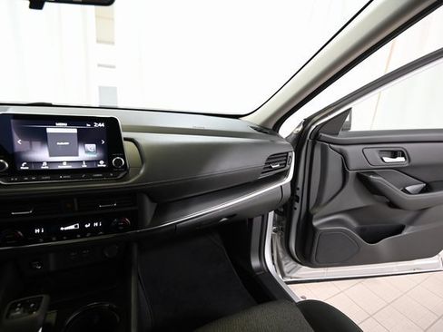 Used 2024 Nissan Rogue SV image 28