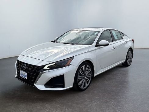 Used 2024 Nissan Altima 2.5 SL image 1