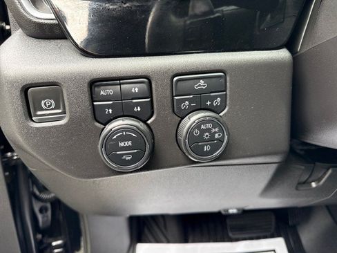 Used 2024 Chevrolet Silverado 1500 RST AWD/4WD image 18