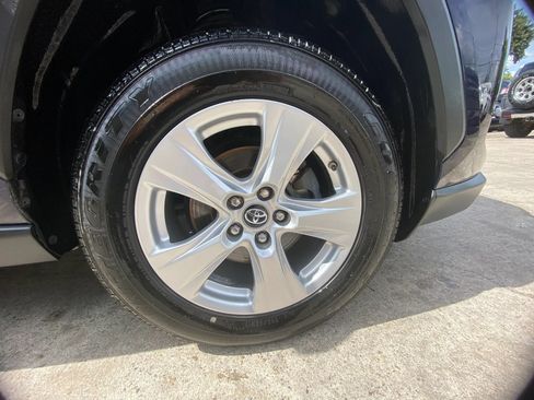 Used 2019 Toyota RAV4 XLE w/ Carpet Mat Package AWD/4WD image 25