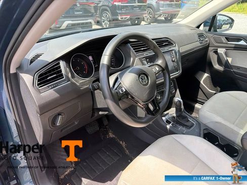 Used 2020 Volkswagen Tiguan SE w/ Panoramic Sunroof Package FWD image 14