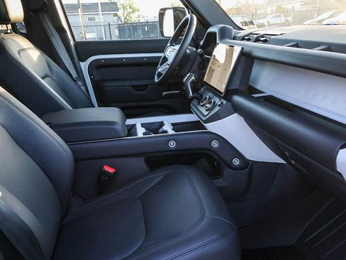 New 2026 Land Rover Defender 110 X-Dynamic SE AWD/4WD image 17