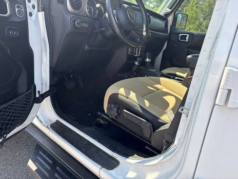 Used 2020 Jeep Gladiator Sport w/ Quick Order Package 24S AWD/4WD image 4