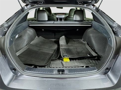 Used 2022 Toyota Prius XLE image 27