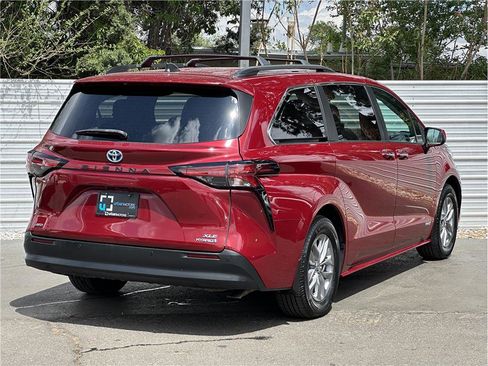 Used 2021 Toyota Sienna XLE AWD/4WD image 10