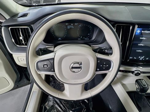 Used 2020 Volvo XC60 T5 Momentum w/ Protection Package AWD/4WD image 11