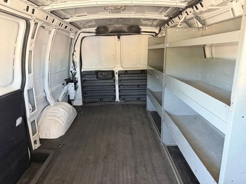 Used 2017 Chevrolet Express 2500 RWD image 21