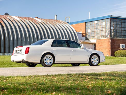 Used 2000 Cadillac De Ville DTS w/ Comfort/Convenience Pkg image 4