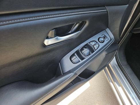 Used 2025 Nissan Sentra SV FWD image 13