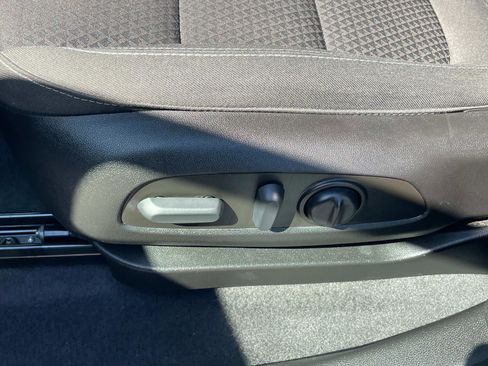 Used 2022 Chevrolet Bolt EUV LT w/ Comfort Package image 20