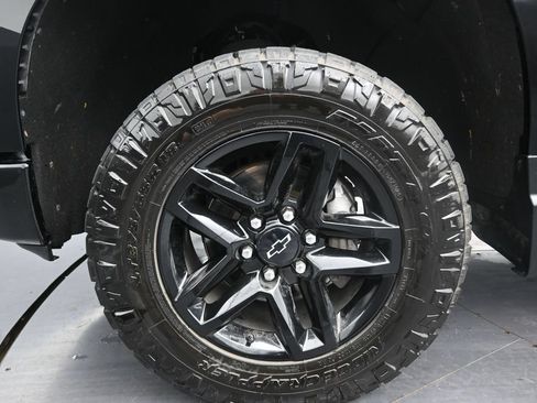 Used 2025 Chevrolet Silverado 1500 Custom Trail Boss AWD/4WD image 10
