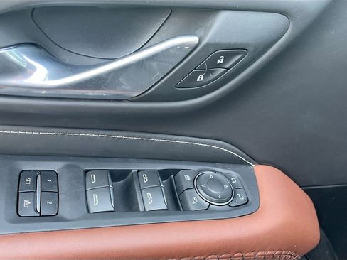 Used 2023 GMC Yukon Denali Ultimate w/ LPO, Floor Liner Package AWD/4WD image 18