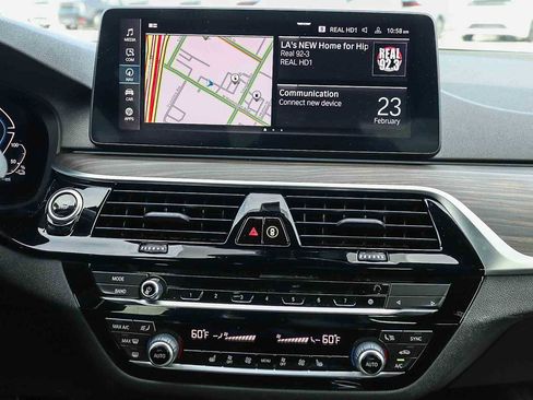 Used 2022 BMW 530e w/ M Sport Package image 17