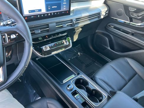 Used 2023 Lincoln Corsair AWD w/ Equipment Group 101A image 15