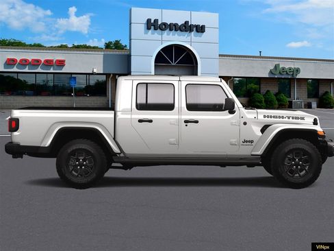 New 2025 Jeep Gladiator High Tide image 8