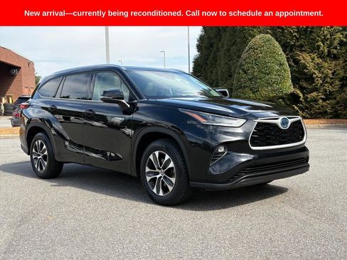 Used 2021 Toyota Highlander XLE image 1