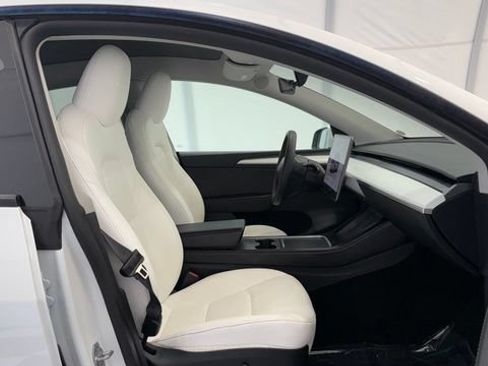 Used 2024 Tesla Model Y 2WD image 21