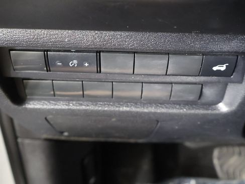 Used 2024 Mitsubishi Outlander SE AWD/4WD image 37