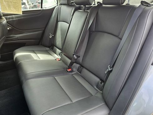 Used 2025 Lexus ES 300h w/ Premium Package FWD image 18