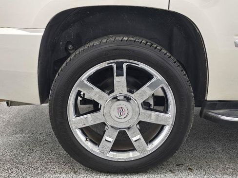 Used 2013 Cadillac Escalade Luxury RWD image 31