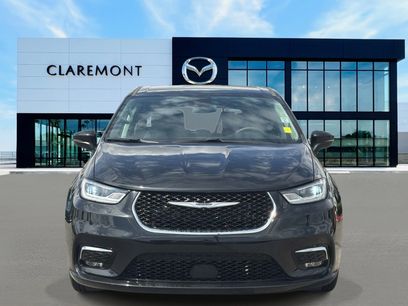 Used 2023 Chrysler Pacifica Touring-L