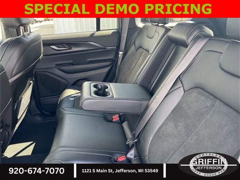 New 2025 Jeep Grand Cherokee Altitude image 15