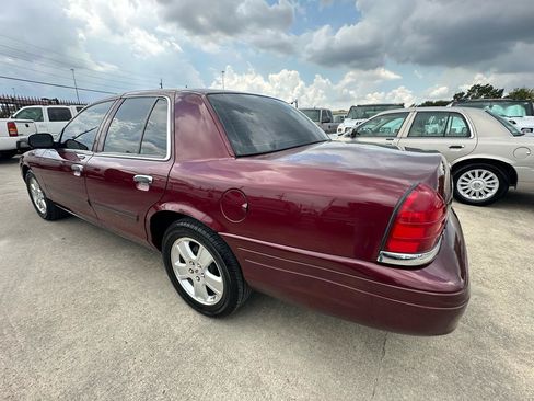 Used 2011 Ford Crown Victoria LX w/ Comfort Appearance Pkg RWD image 4