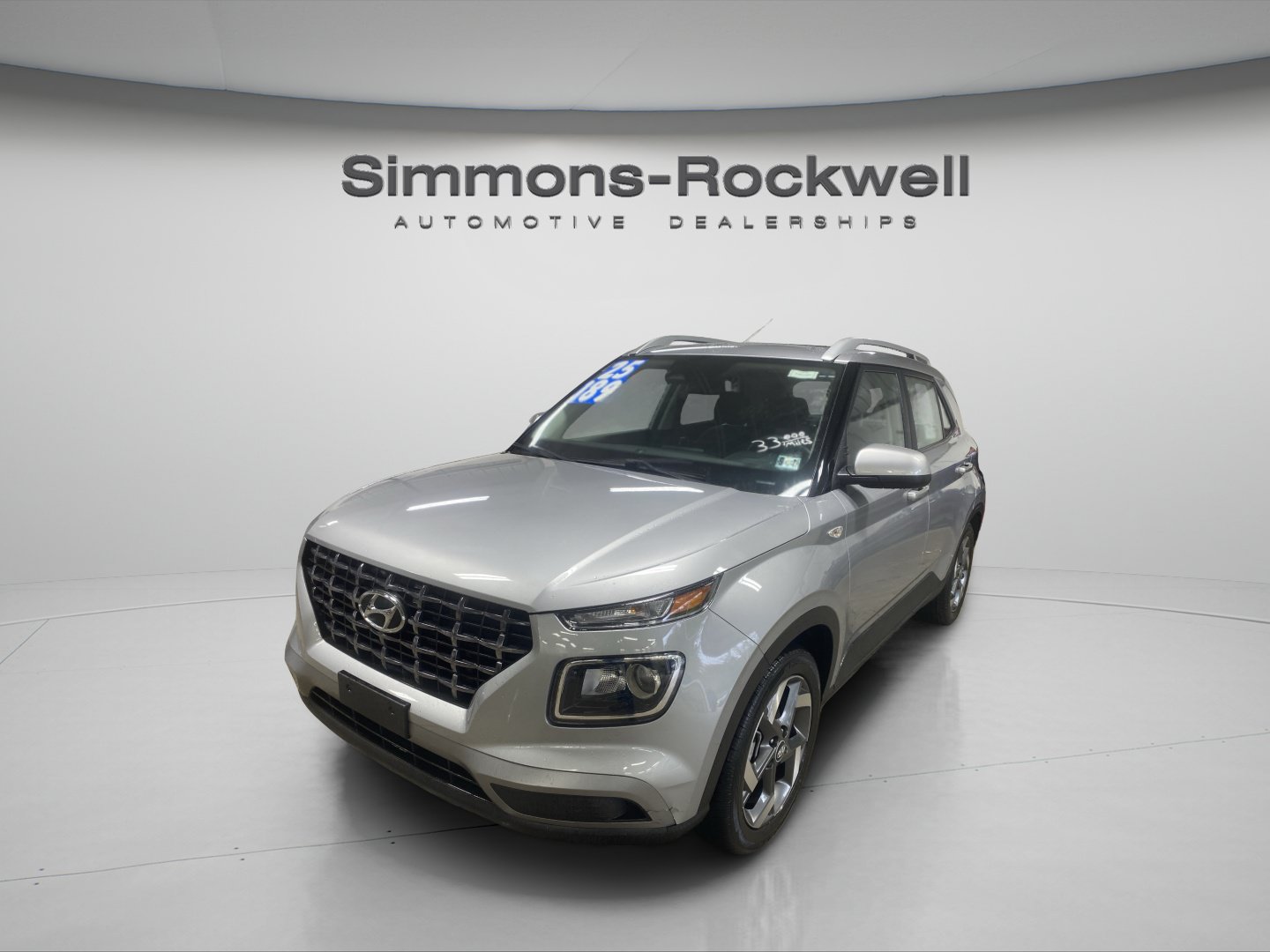 Used 2025 Hyundai Venue SEL FWD image 1