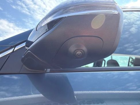 Used 2025 Chevrolet Traverse LT w/ Driver Confidence Package FWD image 11