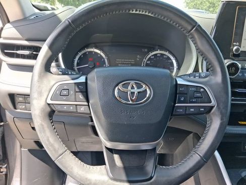 Used 2024 Toyota Highlander XLE FWD image 15