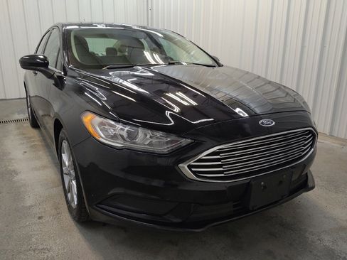 Used 2017 Ford Fusion SE w/ Fusion SE Technology Package FWD image 13