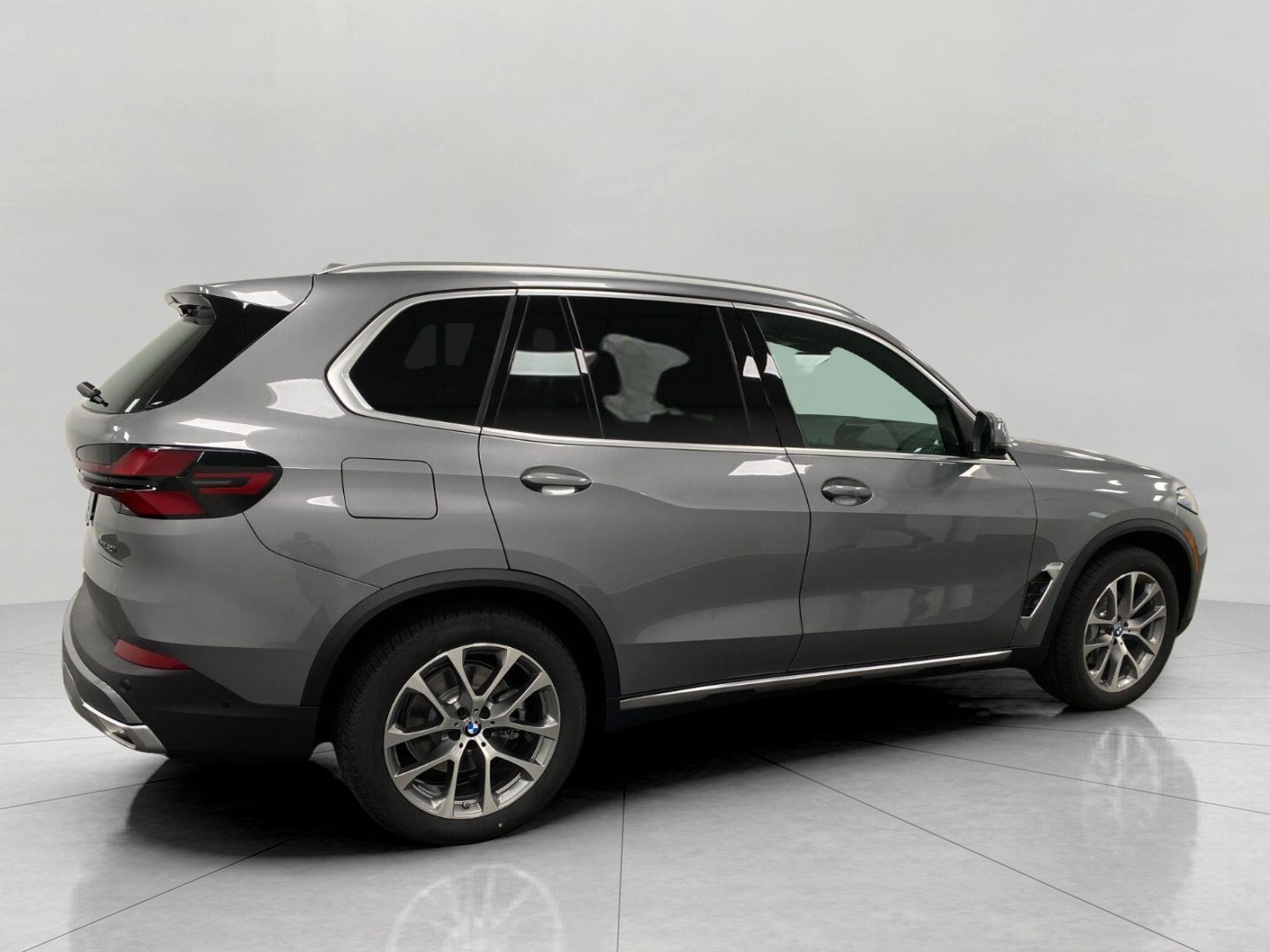 New 2026 BMW X5 xDrive40i w/ Climate Comfort Package AWD/4WD image 2