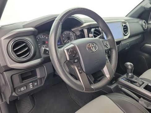Used 2018 Toyota Tacoma TRD Sport w/ Technology Package RWD image 16