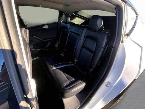 Used 2021 Tesla Model Y Long Range image 23