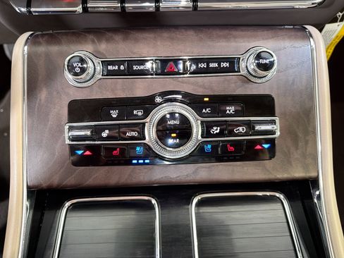 Used 2022 Lincoln Aviator Reserve w/ Equipment Group 201A RWD image 20