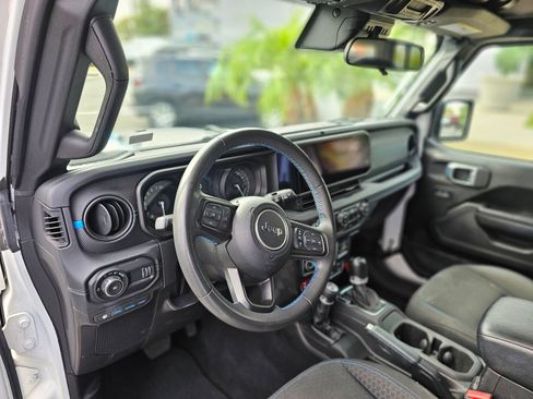 Used 2024 Jeep Wrangler Unlimited Rubicon 4xe AWD/4WD image 27