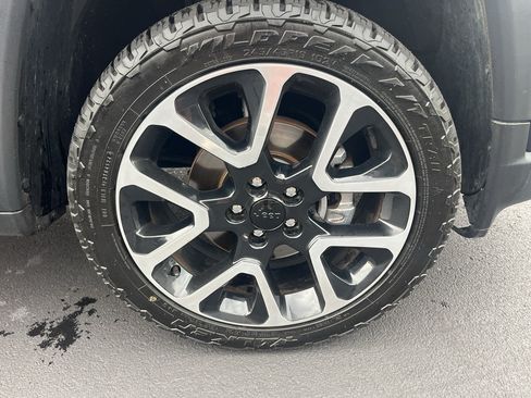 Used 2018 Jeep Compass Limited w/ Navigation Group AWD/4WD image 9