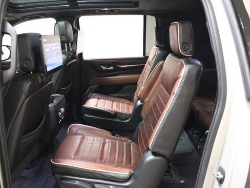Used 2023 GMC Yukon XL Denali Ultimate w/ LPO, Floor Liner Package image 23