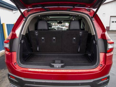 Used 2025 Honda Pilot Elite image 35