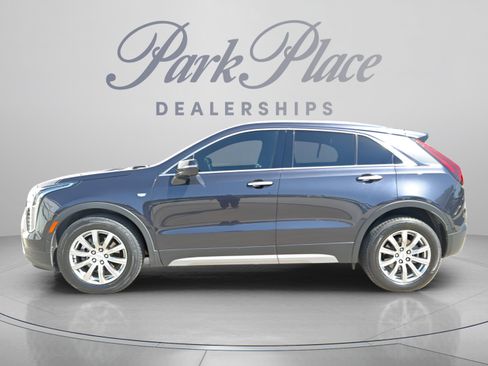 Used 2022 Cadillac XT4 Premium Luxury w/ Enhanced Visibility Package FWD image 2