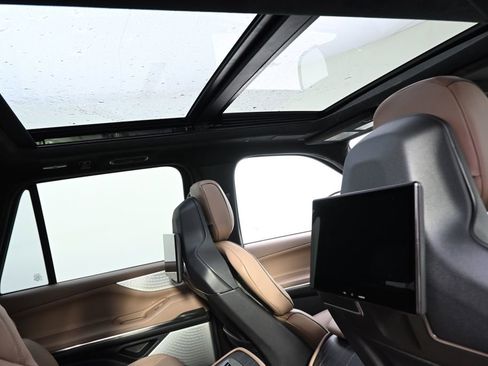 New 2026 Lincoln Navigator L Black Label AWD/4WD image 17