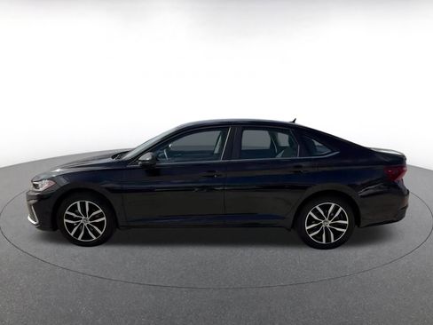 Used 2025 Volkswagen Jetta SE image 9