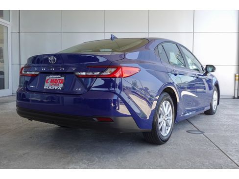 Used 2025 Toyota Camry LE FWD image 5