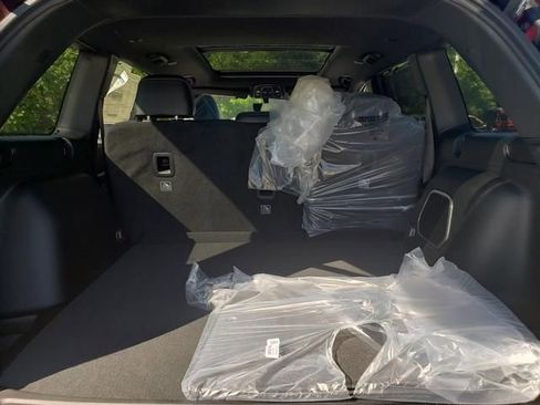 New 2024 Jeep Grand Cherokee Limited w/ Luxury Tech Group II image 17