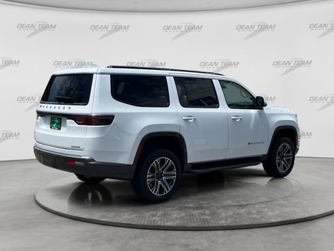 Used 2022 Jeep Wagoneer Series III w/ Flexible Seating Group AWD/4WD image 7