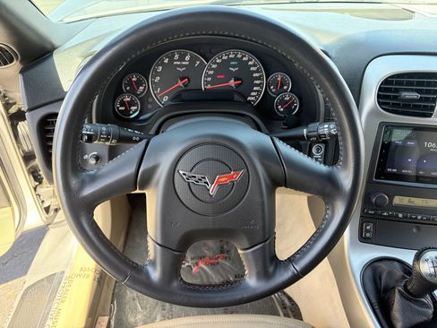 Used 2005 Chevrolet Corvette Coupe w/ Preferred Equipment Group RWD image 18