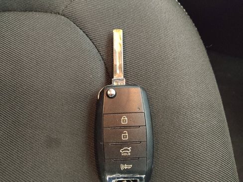 Used 2017 Kia Soul + FWD image 32
