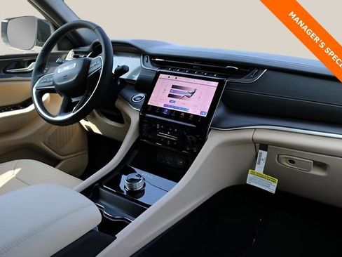 New 2025 Jeep Grand Cherokee Limited w/ Luxury Tech Group II image 19