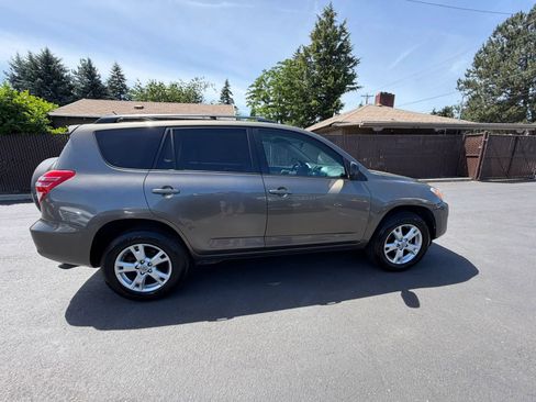 Used 2011 Toyota RAV4 4WD w/ Upgrade Value Pkg image 4